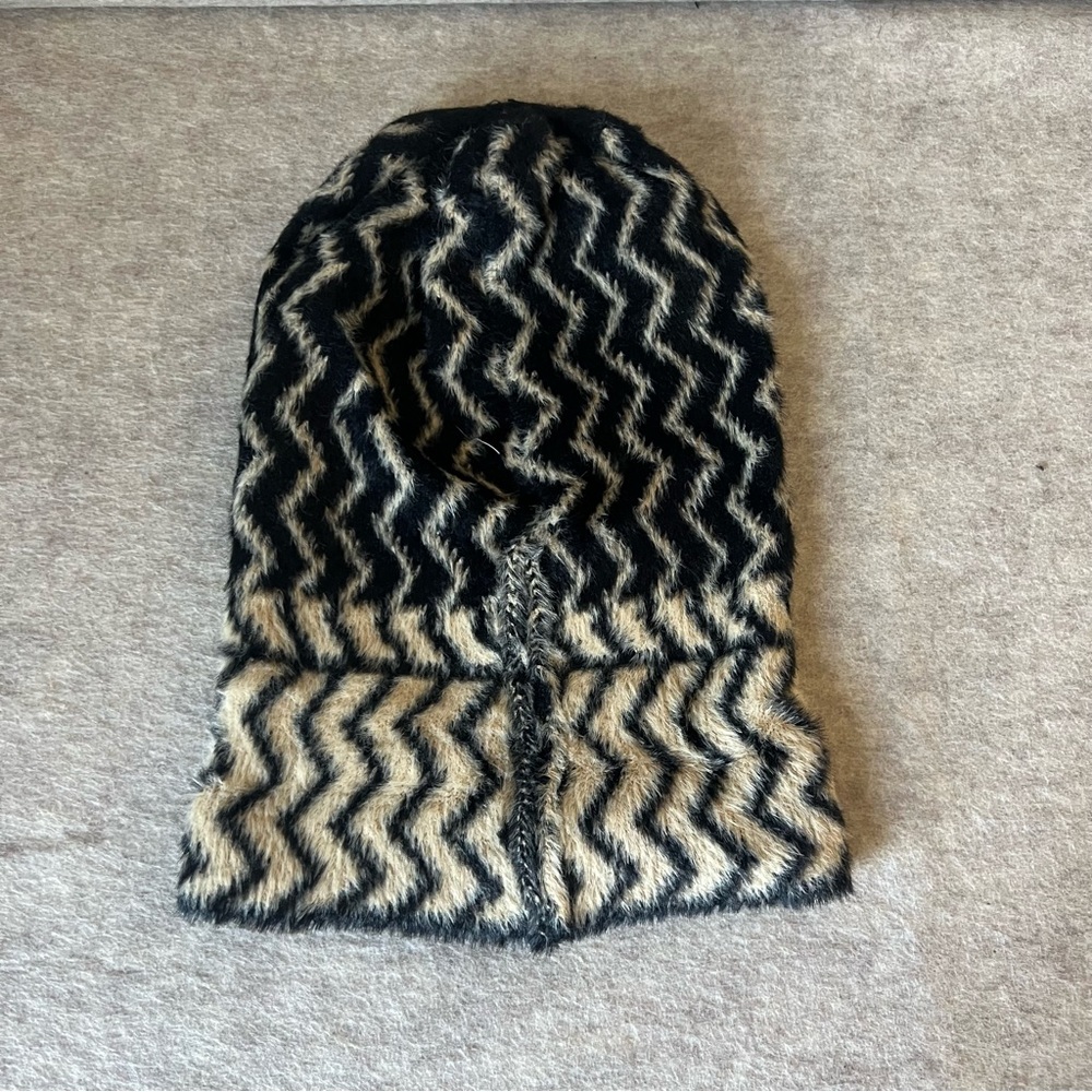 Free People Black and Tan Ziggy fuzzy Beanie - Picture 2 of 8